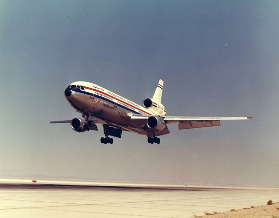 Letadla McDonnell Douglas DC-10 měla hned několik nehod - foto prototypu při testech