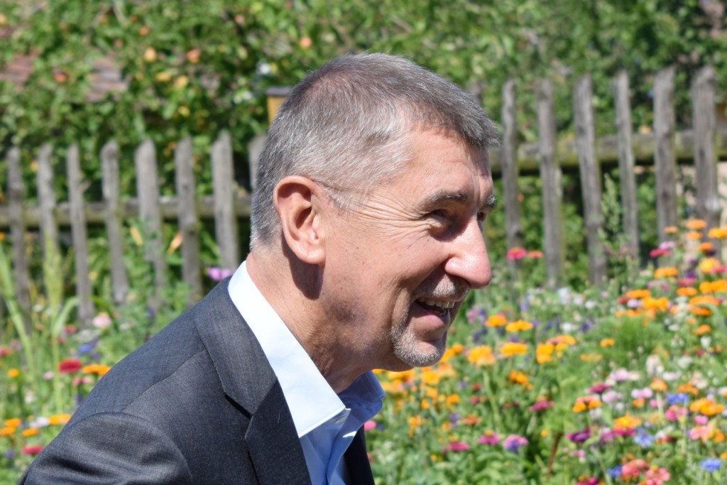 Premiér navštívil venkov a promluvil o Rafajovi