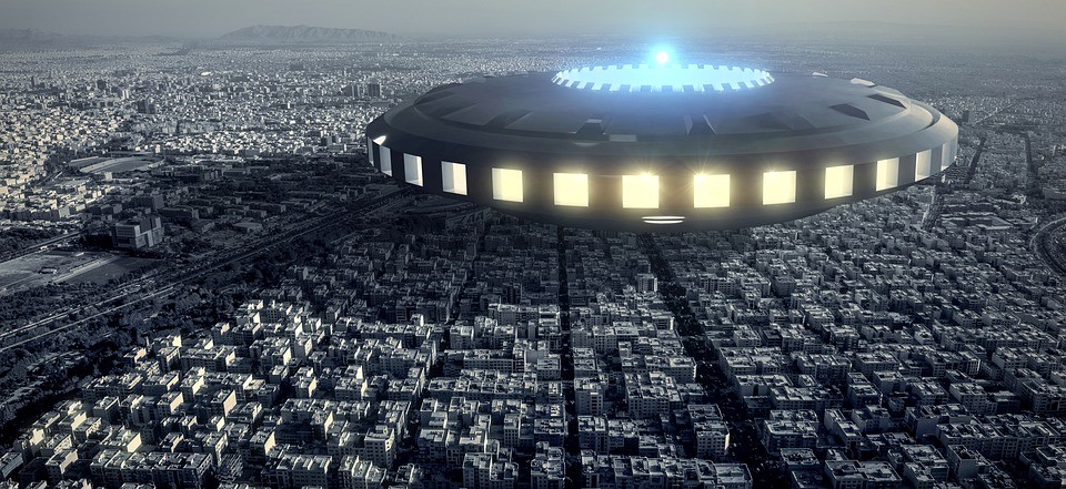 Američtí senátoři chtějí mít výzkum UFO pod dohledem