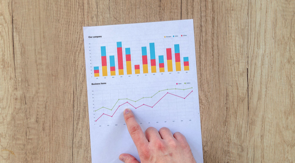 Pro investování do akcií potřebujete tzv. brokera, tedy službu, která vám obchody zprostředkuje