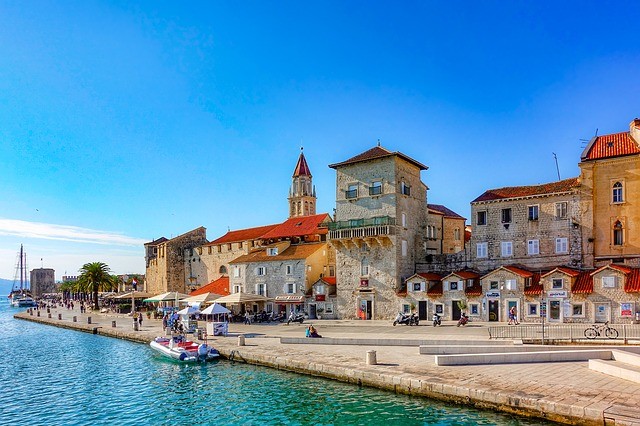 Nedaleko Splitu se nachází perla Jadranu - město Trogir 