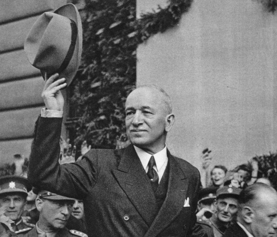 Na prezidenta Edvarda Beneše přenesli demokratičtí politikové veškerou tíhu rozhodování. Místo toto se věnovali zábavě
