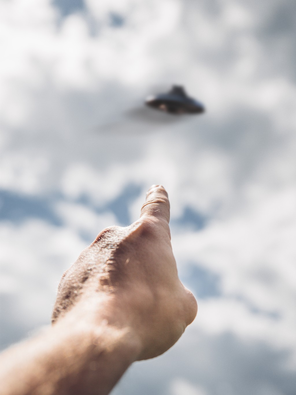 Jedna žena byla přesvědčená o tom, že natočila UFO, někteří ale tvrdili, že jde pouze o letadlo