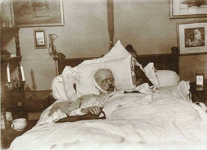 První „paparazzi“ fotografie - Otto von Bismarck na smrtelné posteli