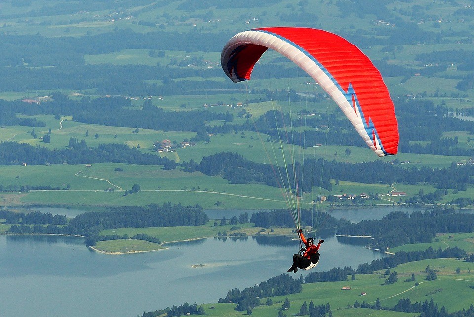 Na paraglidu do devíti kilometrů a zpět na zem - to se podaří jen zázrakem
