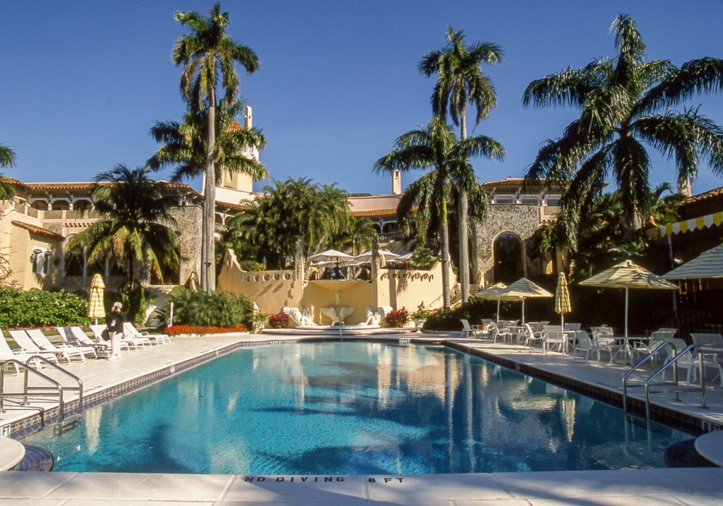 Mar-a-Lago je na první pohled tropický ráj. Donald Trump ho koupil už v osmdesátých letech