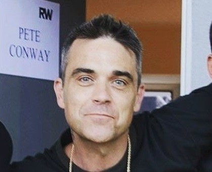 Zpěvák Robbie Williams si jeden čas prošel peklem. Kamarádíčkoval se s drogami