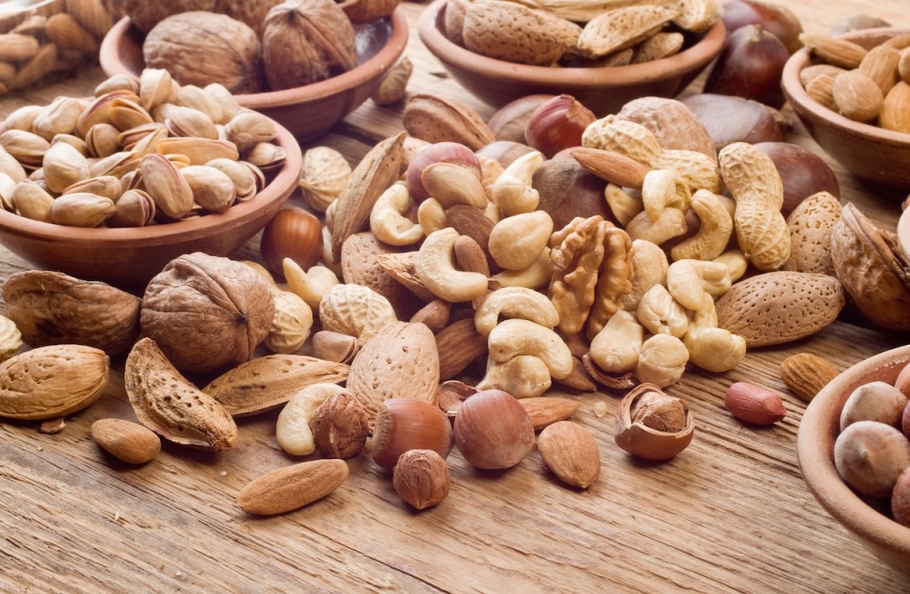 Ořechy obsahují řadu důležitých živin, jako jsou omega-3 mastné kyseliny, antioxidanty a vitamíny