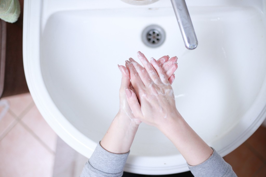 Koronavirus způsobuje problémy kvůli časté hygieně rukou
