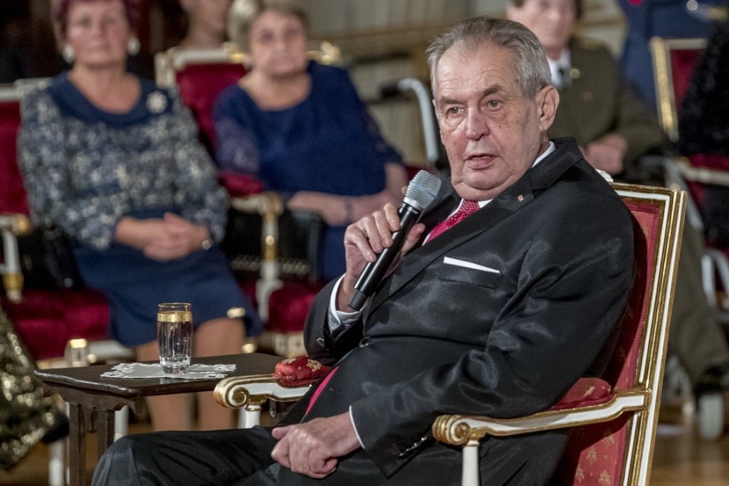 Miloš Zeman se už mezi lidmi neukazuje. Další volební období nepadá v úvahu, tak proč by to dělal? 