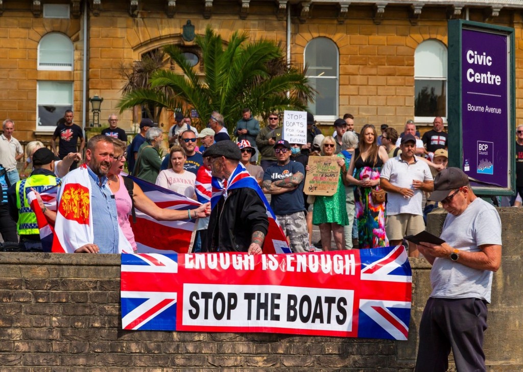 Protesty v Británii běžely několik dní