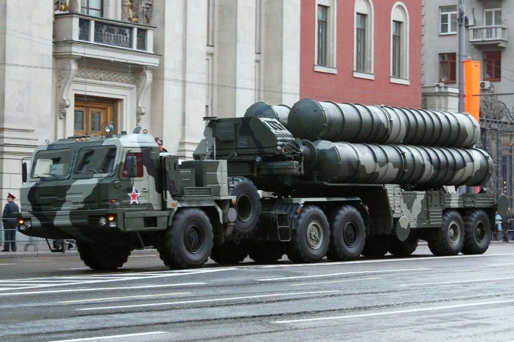 O protivzdušném systému S-400 Rusové říkají, že je prý nezničitelný. Ukrajinci je vyvedli z omylu