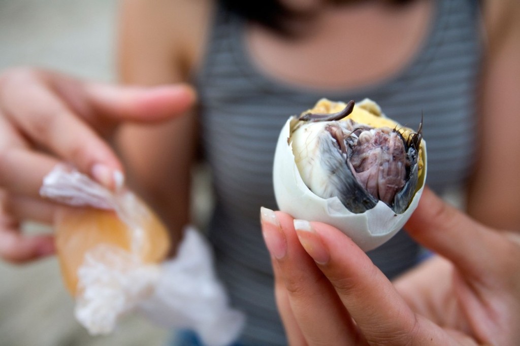 Balut je ceněný pro vysoký obsah vápníku a bývá považován za afrodisiakum