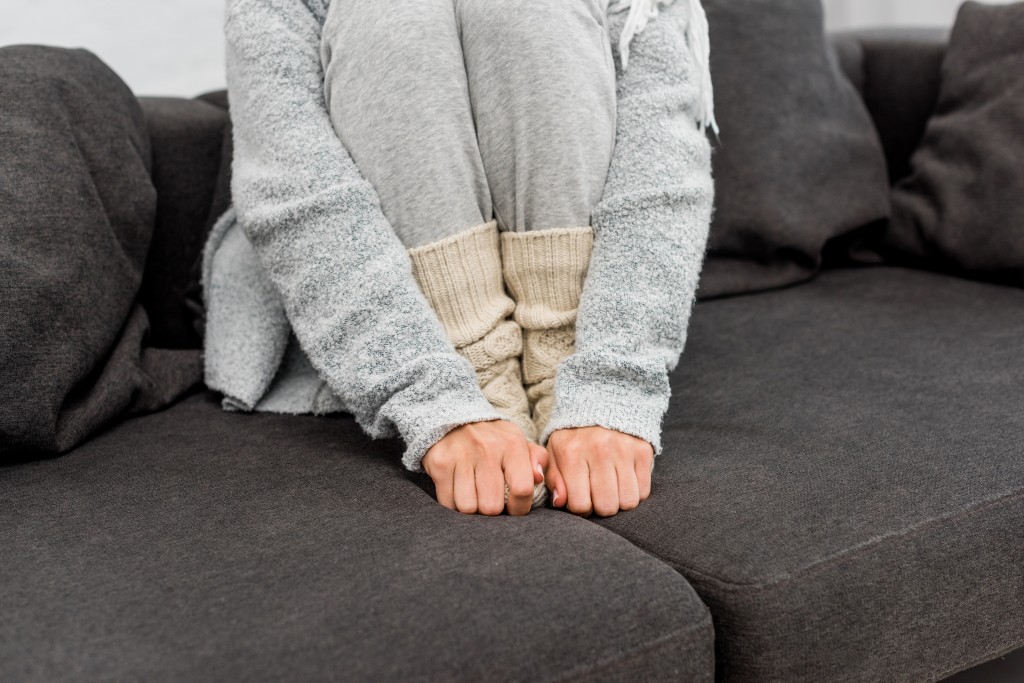 Studené nohy mohou být mimo jiné i příznakem vysoké hladiny cholesterolu v krvi