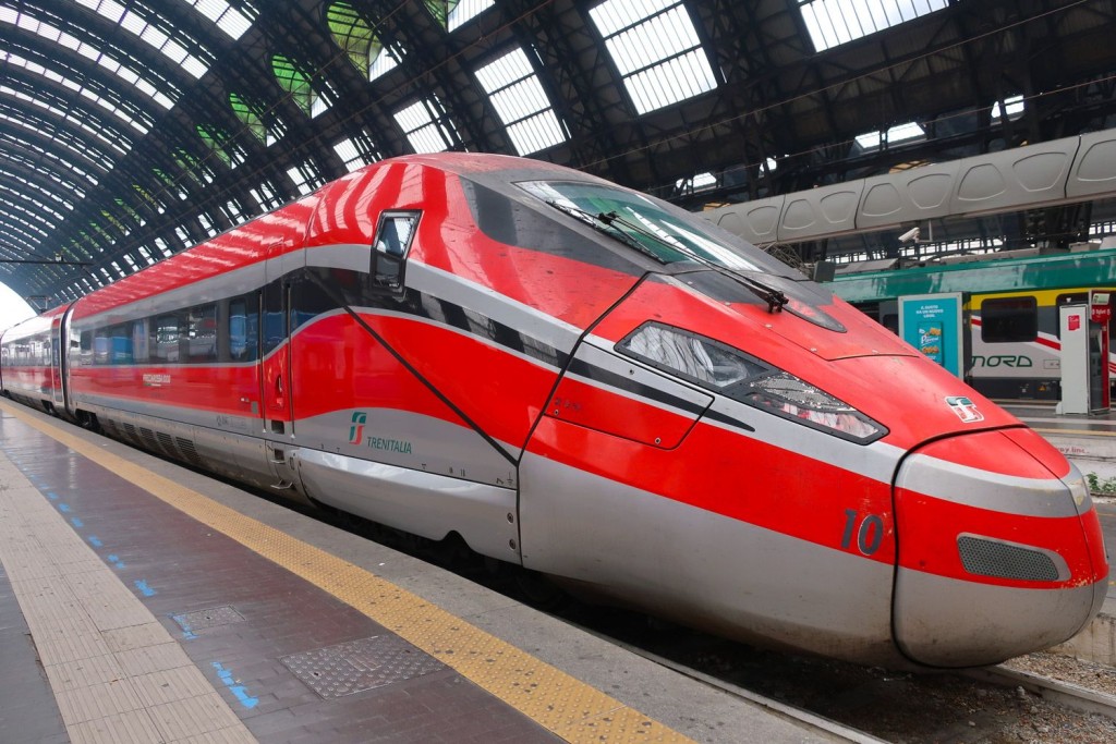 Vlak s maximální rychlostí 360 km/h je aerodynamicky řešen