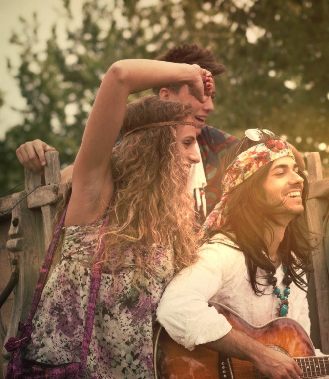 Původní místo konání byla obec Woodstock. V důsledku byrokratického nepochopení se akce přesunula na jiné místo