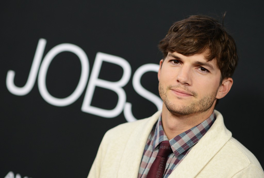 Hollywoodský idol Ashton Kutcher má dvojče, které nemělo v životě tolik štěstí jako on