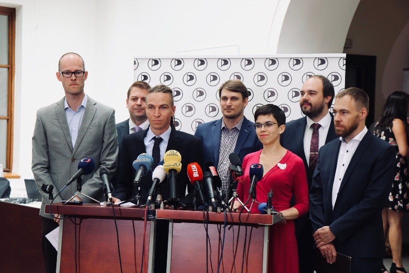 Ivan Bartoš musí někdy uhlazovat výroky neomarxistického křídla strany, kterou vede