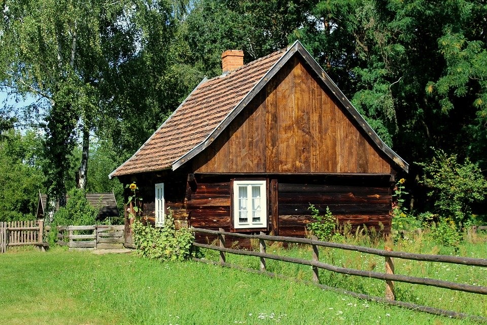 Jen zavřít okna nestačí, jak dál zajistit chalupu před zloději? 