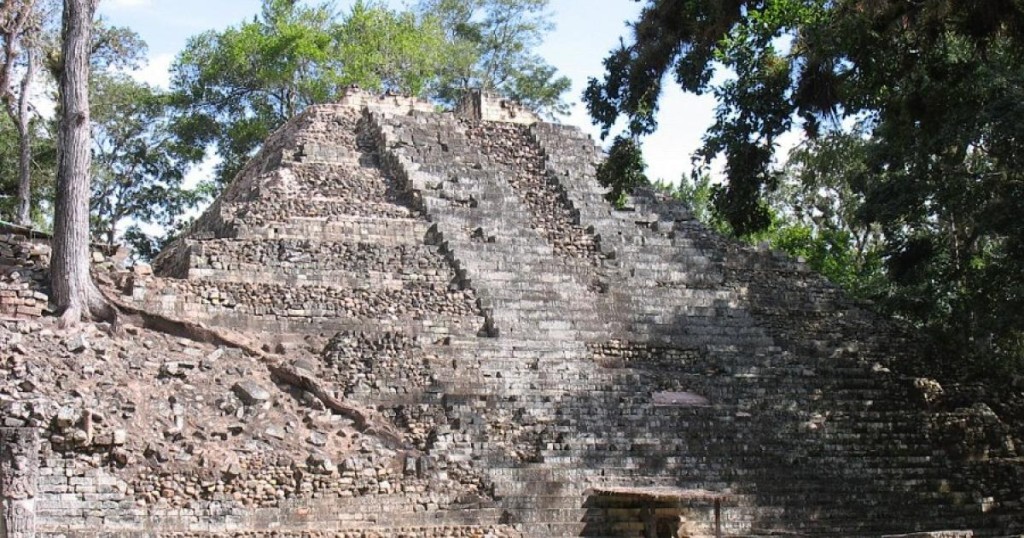 Archeologové objevili palác, který je až tisíc let starý
