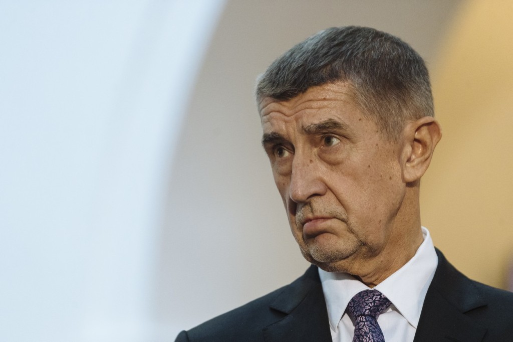 Divadelní hra Boss Babiš má problémy. Divadla se jí bojí