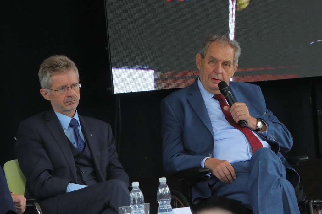 Předsedu Senátu Miloše Vystrčila si už dál ve funkci nepřeje ani prezident Miloš Zeman. Babišovy aktivity na podporu jeho protikandidátky tak zajisté za nevhodné nepovažuje