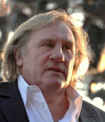 V současnosti Gérard Depardieu čelí řadě obvinění ze sexuálního násilí. Je otázkou, kolik je v tom pravdy a zdali to není více špína a závist