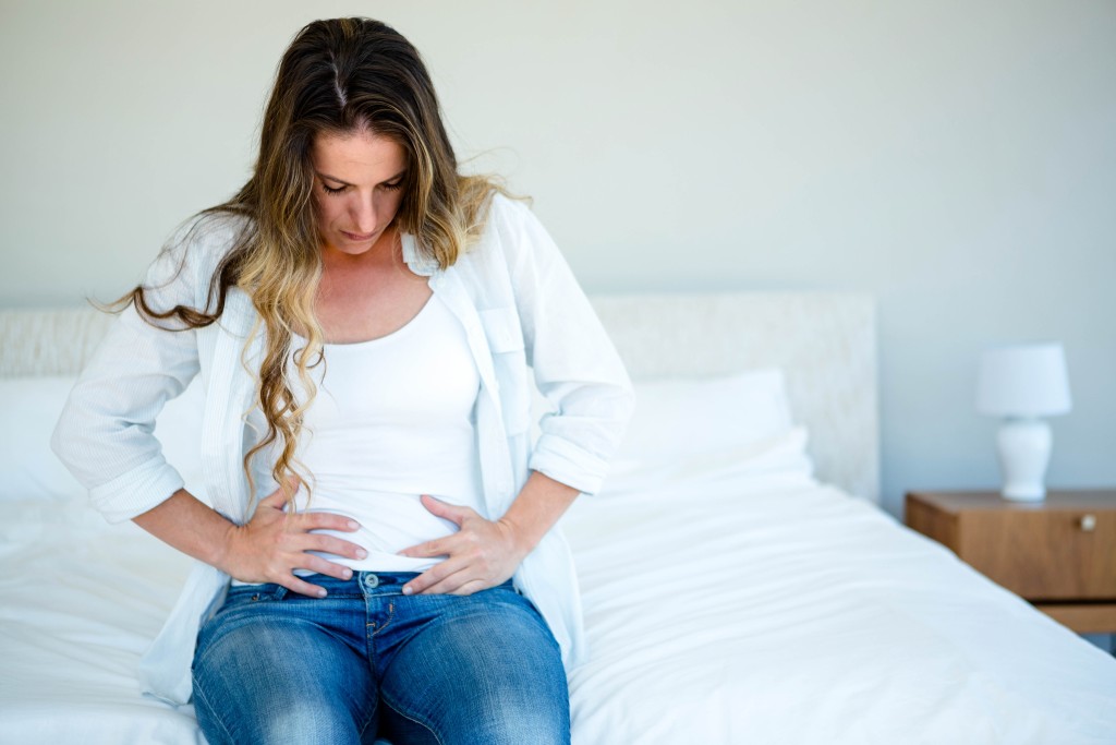 Jedním z nejvíce přehlížených symptomů rakoviny vaječníků je nadýmání