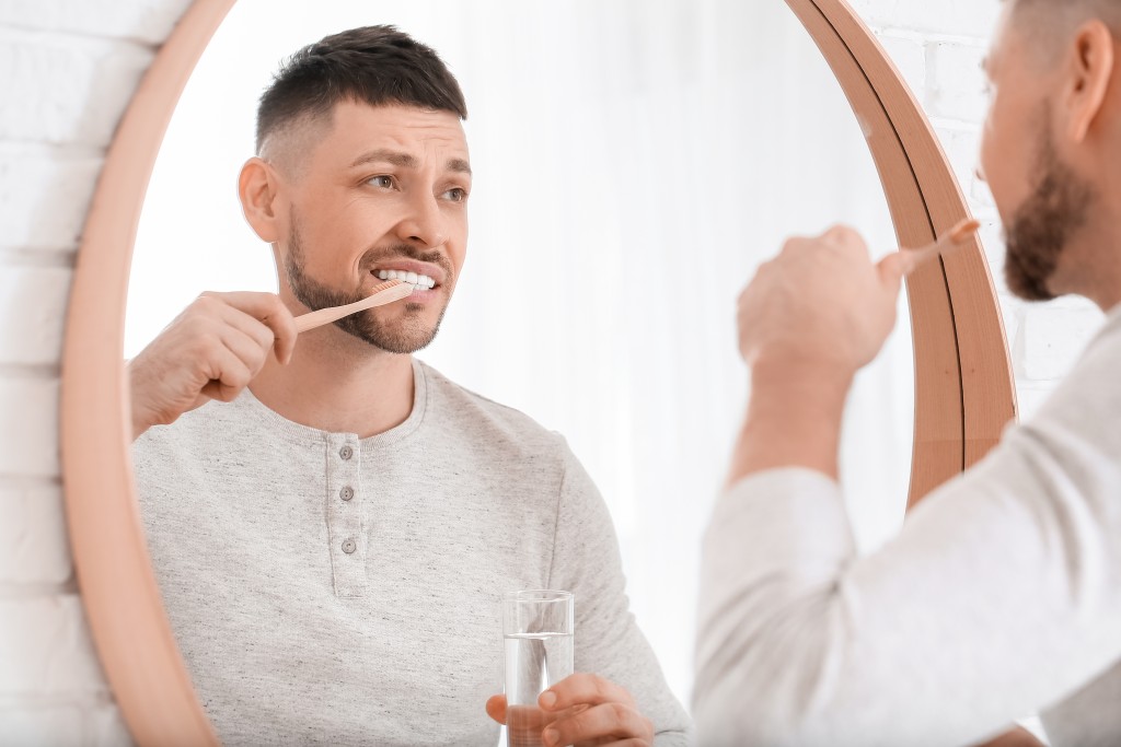 Jedním z rizikových faktorů vzniku erytroplakie je mimo jiné nedostatečná dentální hygiena