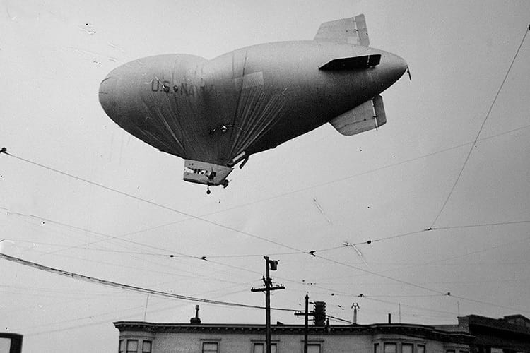Vzducholoď L-8 při havárii na předměstí San Francisca