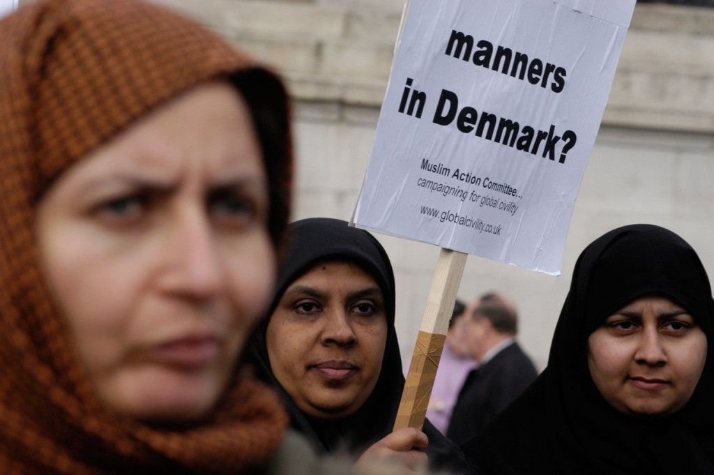 Protesty se po publikaci karikatur Mohameda v dánském deníku rozpoutaly po celém světě