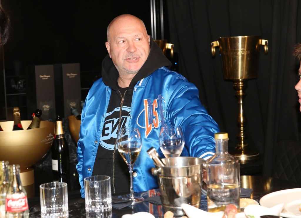 Michal David je mistr převlékání kabátů. Také moc dobře ví, kdy může kritizovat a kdy se to nevyplatí
