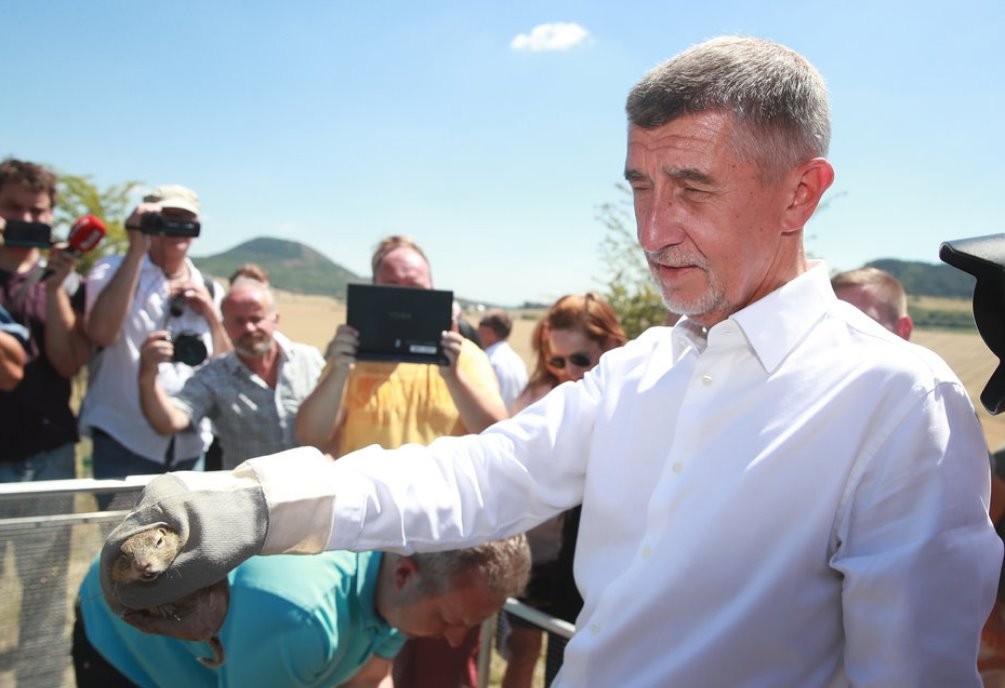 Andrej Babiš se učí od sysla obecného