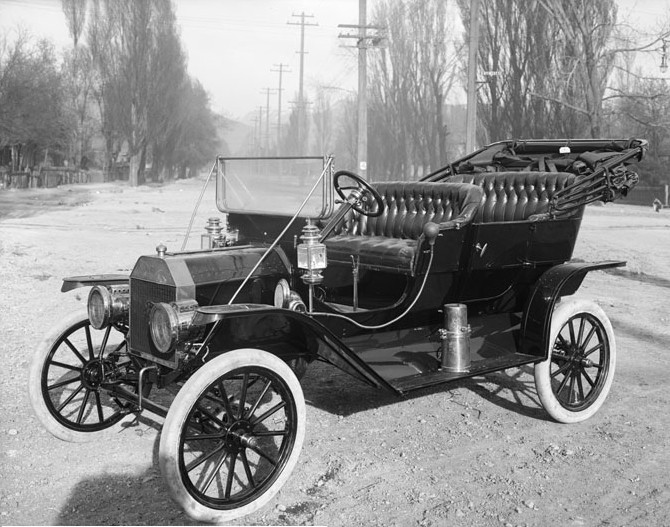 Ford model T byl revolucí v automobilovém průmyslu