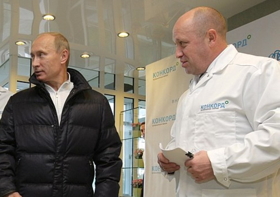 Jevgenij Prigožin (vpravo) a Vladimir Putin v době, kdy si ještě rozuměli