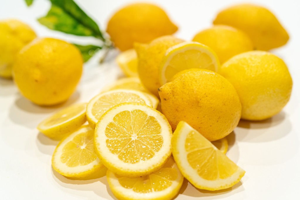 S provoněním bytu vám pomůže mimo jiné i obyčejný citron