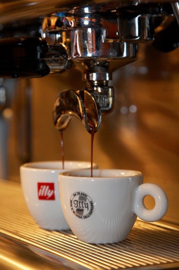 Pampeliškovou kávu připravíte v pákovém kávovaru, ale vhodné je použití i french pressu, moka konvičky nebo aeropressu