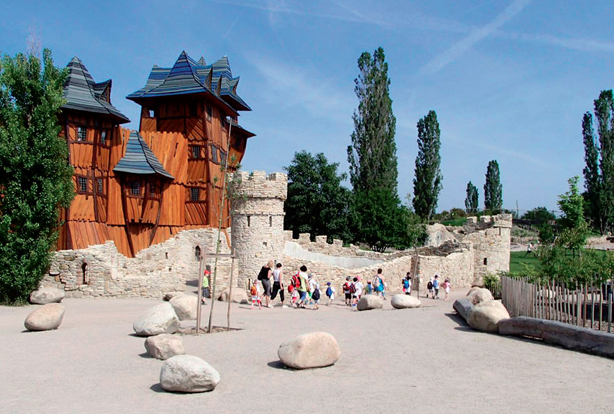 Nejen děti potěší dřevěný hrad