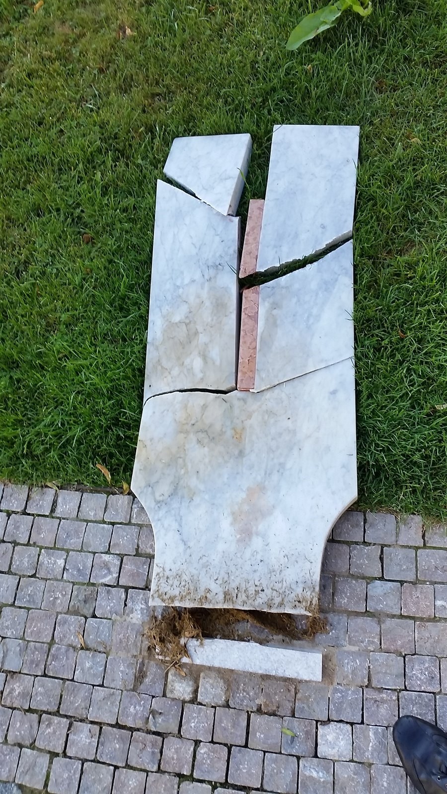 Rozbitý Teploměr;   zdroj: MÚ Dobřichovice