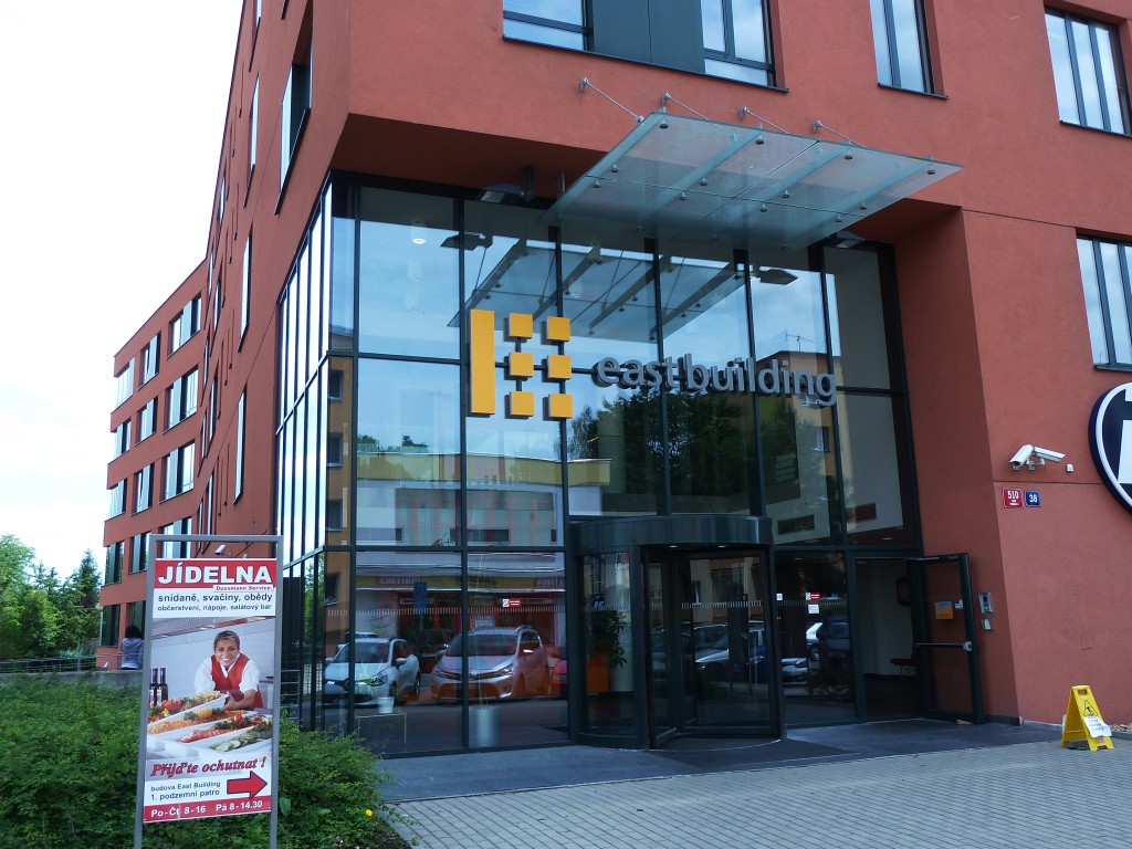 Sídlíme v moderní kancelářské budově