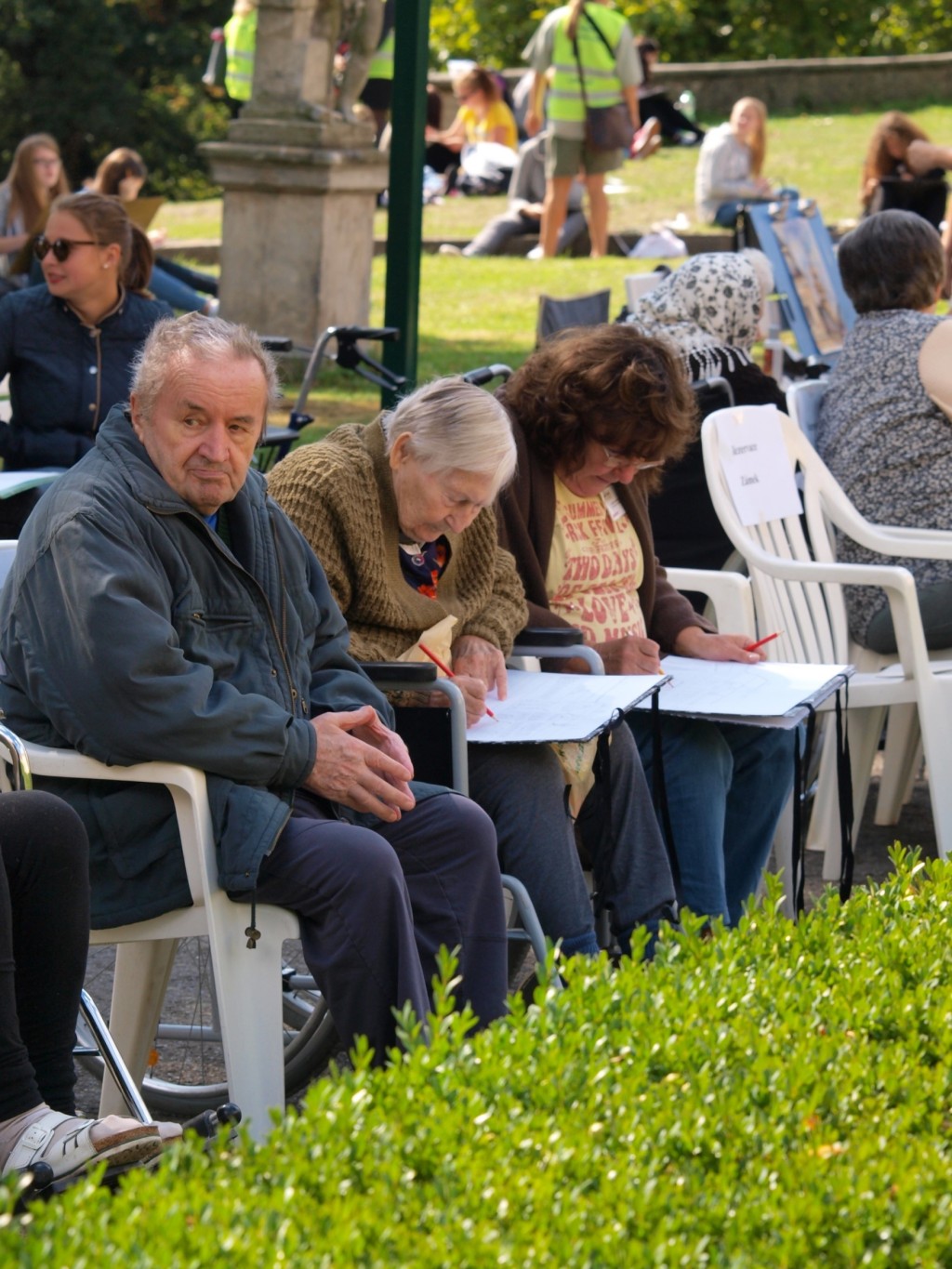 Výtěžek z výstavy obrázků poputuje místním seniorům