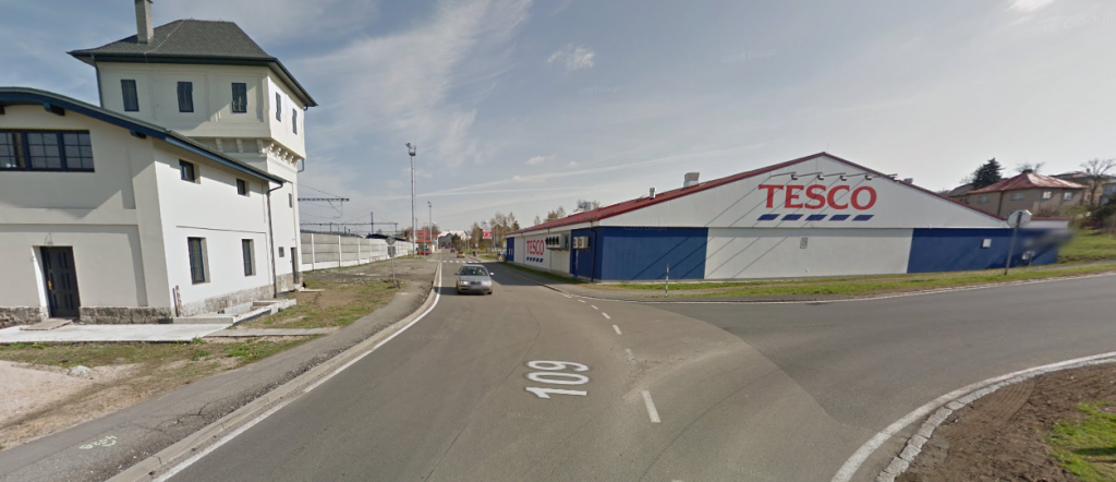 Na křižovatce ulic Nádražní a Masarykova u obchodu Tesco proto dojde ke změně přednosti v jízdě.