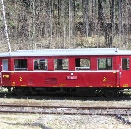 Motorový vůz, přezdívaný „hurvínek“, byl vyroben ve Studénce v roce 1951.