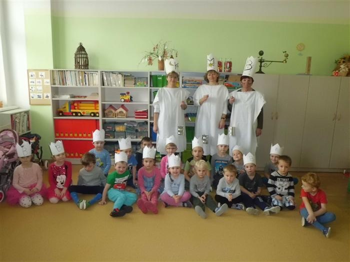 Tříkrálová návštěva zavítala i k  dětem v benešovské mateřské škole Berušky 