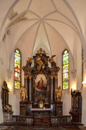 Kostel patří od roku 2006 pod farnost Kralupy nad Vltavou
