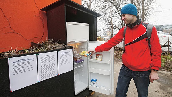 Veřejná lednice u kavárny Cafe na půl cesty